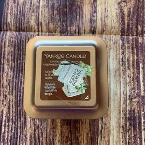 SOLD ✅ NEW Yankee Candle "Sweet Frosting" Elevation Collection 3 Wick Candle